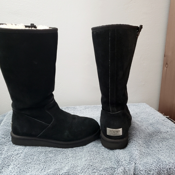 Uggs - Picture 1 of 3